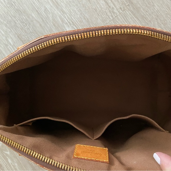 Authentic, Pre-owned Louis Vuitton Tivoli Monogram PM Bag. Great condition. - Picture 7 of 8